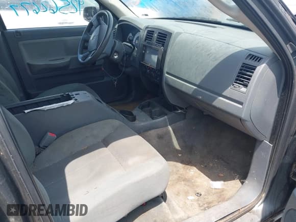 ✅ 2005 Dodge Dakota ST • VIN: 1D7HE28K75S194002 • Lot: 42562677. Wystawiony na IAAI z przebiegiem 139 060 mil. Bezpłatny archiwum sprzedaży aukcyjnych z USA i szczegółowy raport historii pojazdu na DreamBid. Zdjęcie 5.