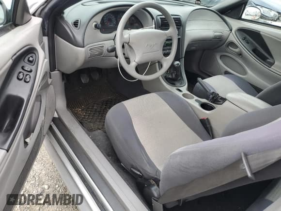 ✅ 2004 Ford Mustang Standard • VIN: 1FAFP40604F205778 • Lot: 91131805. Wystawiony na Copart z przebiegiem 218 390 mil. Bezpłatny archiwum sprzedaży aukcyjnych z USA i szczegółowy raport historii pojazdu na DreamBid. Zdjęcie 8.