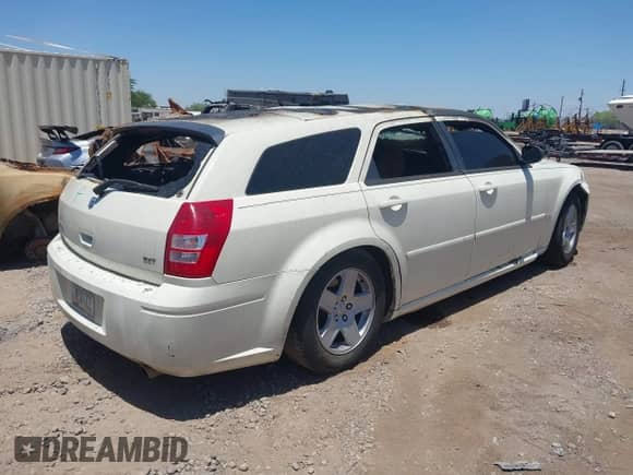 2005 Dodge Magnum SE с VIN 2D4FV48V95H562004, выставлен на аукционе IAAI как лот 42609295 с пробегом Не указан миль и . История ставок и продаж доступна на DreamBid. Изображение 4.