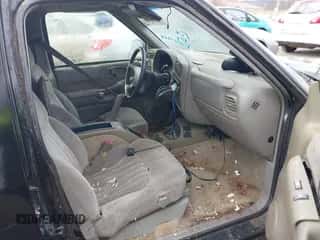 1998 Chevrolet Blazer LT with VIN 1GNDT13W1W2174436, listed as a IAAI auction lot 41212378 with Not provided miles and . Bid and sale history available at DreamBid. Image 5.