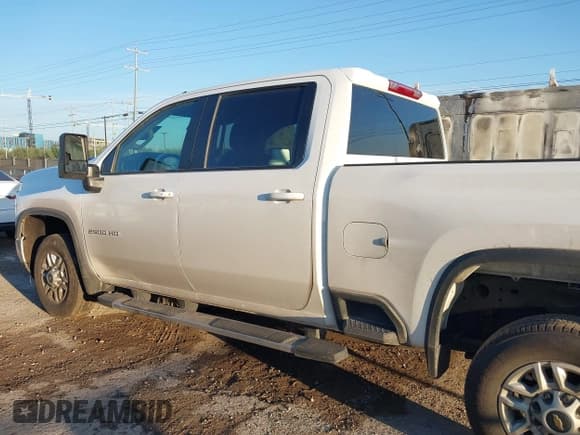 ✅ 2025 Chevrolet Silverado 2500HD LT • VIN: 2GC1KNEY5S1222762 • Лот: 43784779. Опубликован ранее на IAAI с пробегом 9 303 миль. Бесплатный доступ к архиву аукционных продаж из США и подробный отчёт об истории автомобиля на DreamBid. Изображение 14.