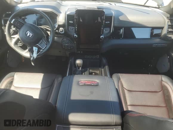 2025 Ram 1500 Rebel z VIN 1C6SRFLP3SN705978, wystawiony jako Copart lot #69084135 z przebiegiem Nie podano mil oraz Szkoda całkowita • Salvage title. Historia ofert i sprzedaży dostępna na DreamBid. Obrazek 8.