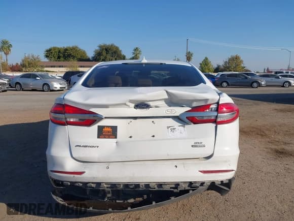 ✅ 2020 Ford Fusion SE • VIN: 3FA6P0LU5LR266094 • Lot: 43575328. Wystawiony na IAAI z przebiegiem 159 974 mil. Bezpłatny archiwum sprzedaży aukcyjnych z USA i szczegółowy raport historii pojazdu na DreamBid. Zdjęcie 16.