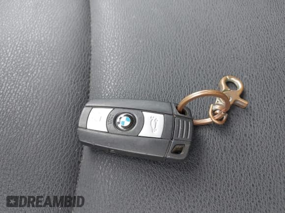 ✅ 2013 BMW X1 28i • VIN: WBAVM1C53DVW44816 • Лот: 42998838. Опубликован ранее на IAAI с пробегом 124 649 миль. Бесплатный доступ к архиву аукционных продаж из США и подробный отчёт об истории автомобиля на DreamBid. Изображение 11.