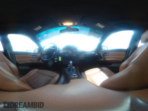 ✅ 2011 BMW 3 Series 335d • VIN: WBAPN7C5XBA949226 • Lot: 42644912. Wystawiony na IAAI z przebiegiem 94 160 mil. Bezpłatny archiwum sprzedaży aukcyjnych z USA i szczegółowy raport historii pojazdu na DreamBid. Zdjęcie 17.