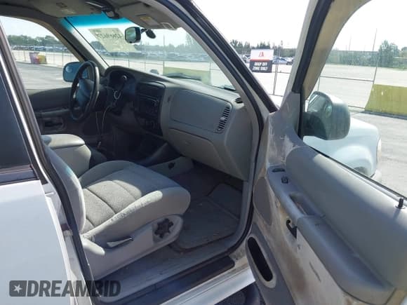 ✅ 2001 Ford Explorer XLT • VIN: 1FMZU63P51UB24634 • Lot: 42669627. Wystawiony na IAAI z przebiegiem 150 694 mil. Bezpłatny archiwum sprzedaży aukcyjnych z USA i szczegółowy raport historii pojazdu na DreamBid. Zdjęcie 5.