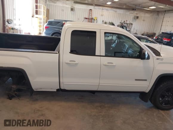 ✅ 2017 GMC Sierra 1500 SLE • VIN: 1GTV2MEC8HZ197016 • Lot: 43378057. Listed on IAAI with 99,942 mi. Free auction sales archive from the USA and detailed vehicle history report at DreamBid. Image 13.