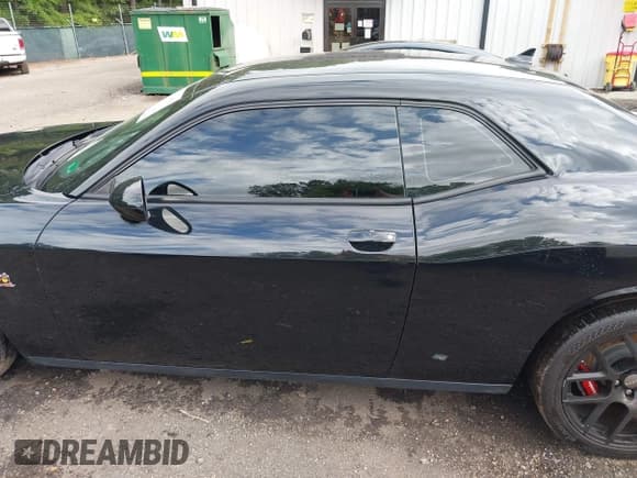 ✅ 2015 Dodge Challenger R/T Scat Pack • VIN: 2C3CDZFJ9FH769692 • Lot: 43193775. Wystawiony na IAAI z przebiegiem 113 934 mil. Bezpłatny archiwum sprzedaży aukcyjnych z USA i szczegółowy raport historii pojazdu na DreamBid. Zdjęcie 14.