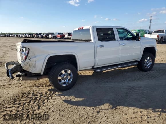 ✅ 2018 GMC Sierra 2500HD SLT • VIN: 1GT12TEY7JF148546 • Lot: 91048265. Listed on Copart with 95,759 mi. Free auction sales archive from the USA and detailed vehicle history report at DreamBid. Image 3.