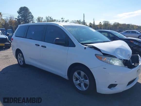 ✅ 2013 Toyota Sienna L • VIN: 5TDZK3DC0DS307937 • Лот: 43500739. Опубликован ранее на IAAI с пробегом 175 078 миль. Бесплатный доступ к архиву аукционных продаж из США и подробный отчёт об истории автомобиля на DreamBid. Изображение 1.