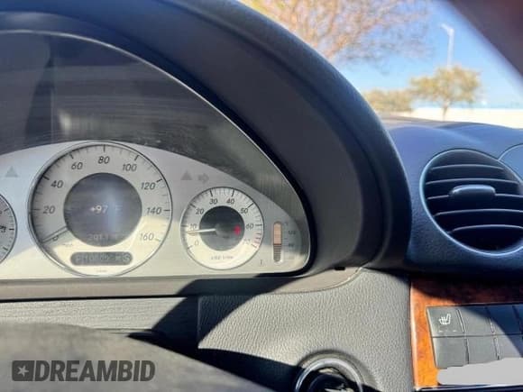 ✅ 2009 Mercedes-Benz CLK 350 • VIN: WDBTK56F79T103202 • Лот: 48542265. Опубликован ранее на Copart с пробегом 108 009 миль. Бесплатный доступ к архиву аукционных продаж из США и подробный отчёт об истории автомобиля на DreamBid. Изображение 8.