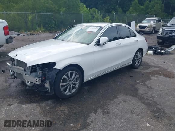 ✅ 2017 Mercedes-Benz C 300 • VIN: 55SWF4JB3HU189495 • Lot: 42668876. Wystawiony na IAAI z przebiegiem 45 724 mil. Bezpłatny archiwum sprzedaży aukcyjnych z USA i szczegółowy raport historii pojazdu na DreamBid. Zdjęcie 2.