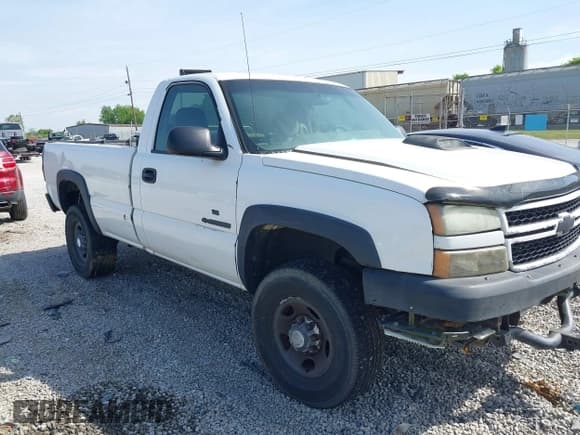 ✅ 2007 Chevrolet Silverado 2500HD Work Truck • VIN: 1GCHC24U07E139478 • Lot: 42066015. Wystawiony na IAAI z przebiegiem Nie podano. Bezpłatny archiwum sprzedaży aukcyjnych z USA i szczegółowy raport historii pojazdu na DreamBid. Zdjęcie 1.