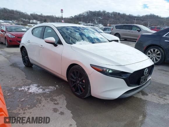 ✅ 2021 Mazda 3 Premium • VIN: JM1BPBML2M1305214 • Lot: 41338299. Wystawiony na IAAI z przebiegiem 61 482 mil. Bezpłatny archiwum sprzedaży aukcyjnych z USA i szczegółowy raport historii pojazdu na DreamBid. Zdjęcie 1.