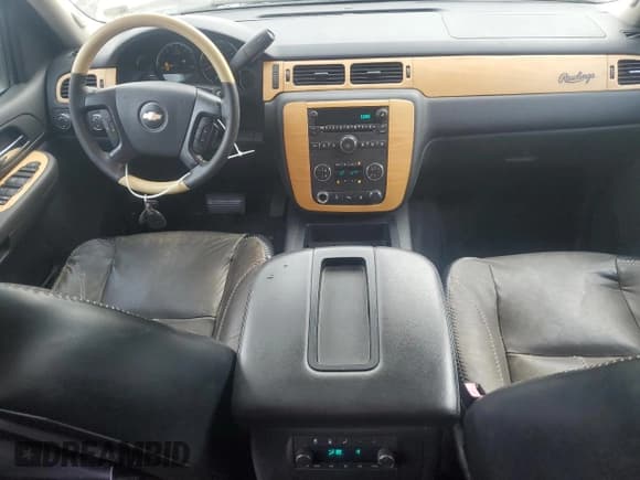 ✅ 2007 Chevrolet Suburban LT • VIN: 1GNFK163X7J347732 • Lot: 78811884. Wystawiony na Copart z przebiegiem 260 651 mil. Bezpłatny archiwum sprzedaży aukcyjnych z USA i szczegółowy raport historii pojazdu na DreamBid. Zdjęcie 8.