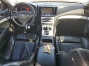 ✅ 2009 Infiniti G37 Journey • VIN: JNKCV61E79M011643 • Лот: 92998835. Опубликован ранее на Copart с пробегом 162 122 миль. Бесплатный доступ к архиву аукционных продаж из США и подробный отчёт об истории автомобиля на DreamBid. Изображение 8.