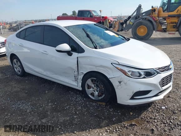 ✅ 2018 Chevrolet Cruze LS • VIN: 1G1BC5SM2J7143059 • Лот: 43384854. Опубликован ранее на IAAI с пробегом 85 278 миль. Бесплатный доступ к архиву аукционных продаж из США и подробный отчёт об истории автомобиля на DreamBid. Изображение 1.