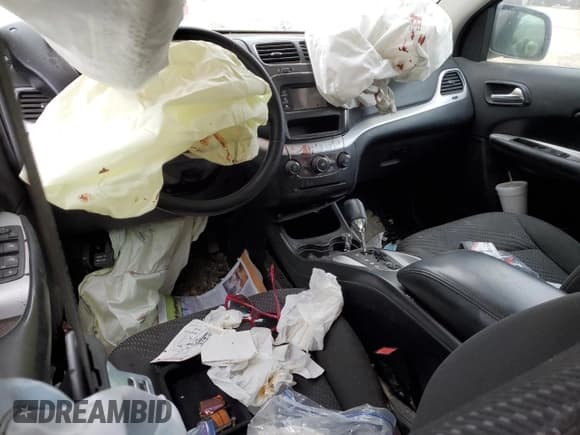 ✅ 2017 Dodge Journey SE • VIN: 3C4PDCAB6HT587260 • Lot: 44608385. Wystawiony na Copart z przebiegiem Nie podano. Bezpłatny archiwum sprzedaży aukcyjnych z USA i szczegółowy raport historii pojazdu na DreamBid. Zdjęcie 8.