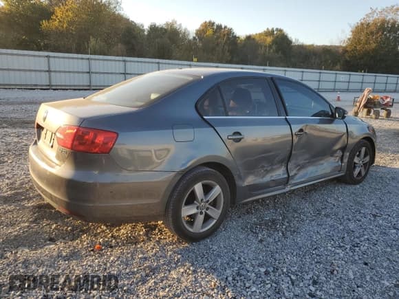 ✅ 2013 Volkswagen Jetta SE • VIN: 3VWDP7AJ6DM353176 • Lot: 91717685. Wystawiony na Copart z przebiegiem 194 570 mil. Bezpłatny archiwum sprzedaży aukcyjnych z USA i szczegółowy raport historii pojazdu na DreamBid. Zdjęcie 3.