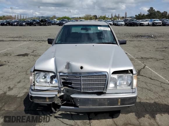 ✅ 1995 Mercedes-Benz E 320 • VIN: WDBEB31E8SC246323 • Lot: 51137275. Listed on Copart with 203,096 mi. Free auction sales archive from the USA and detailed vehicle history report at DreamBid. Image 5.