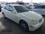 ✅ 2004 Mercedes-Benz C 240 • VIN: WDBRF61JX4A628520 • Lot: 41788831. Wystawiony na IAAI z przebiegiem 201 151 mil. Bezpłatny archiwum sprzedaży aukcyjnych z USA i szczegółowy raport historii pojazdu na DreamBid. Zdjęcie 1.