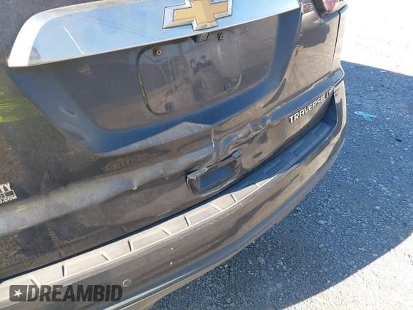 ✅ 2014 Chevrolet Traverse LT • VIN: 1GNKRGKD3EJ142150 • Lot: 43381233. Wystawiony na IAAI z przebiegiem 249 036 mil. Bezpłatny archiwum sprzedaży aukcyjnych z USA i szczegółowy raport historii pojazdu na DreamBid. Zdjęcie 6.