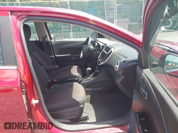 2020 Chevrolet Sonic LT с VIN 1G1JD6SB6L4124936, выставлен на аукционе IAAI как лот 42642451 с пробегом 61 903 миль миль и . История ставок и продаж доступна на DreamBid. Изображение 5.