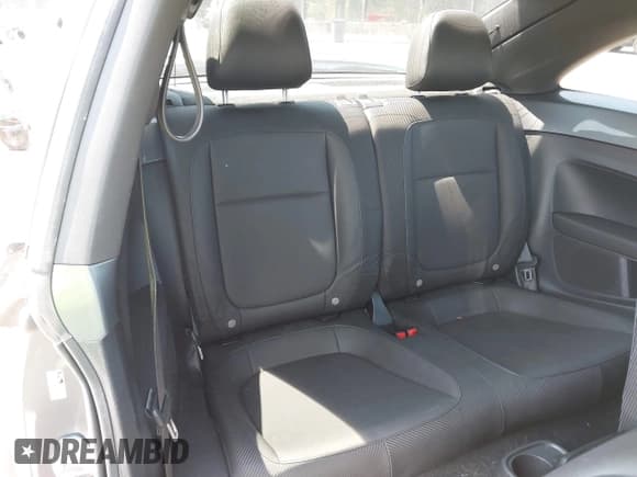 ✅ 2016 Volkswagen Beetle SE • VIN: 3VWJ17AT2GM608058 • Lot: 42397158. Wystawiony na IAAI z przebiegiem 50 351 mil. Bezpłatny archiwum sprzedaży aukcyjnych z USA i szczegółowy raport historii pojazdu na DreamBid. Zdjęcie 8.