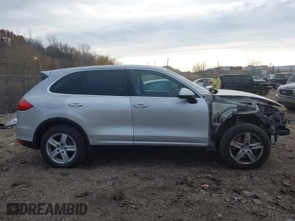 ✅ 2013 Porsche Cayenne Diesel • VIN: WP1AF2A22DLA43868 • Lot: 43734740. Wystawiony na IAAI z przebiegiem 210 055 mil. Bezpłatny archiwum sprzedaży aukcyjnych z USA i szczegółowy raport historii pojazdu na DreamBid. Zdjęcie 14.