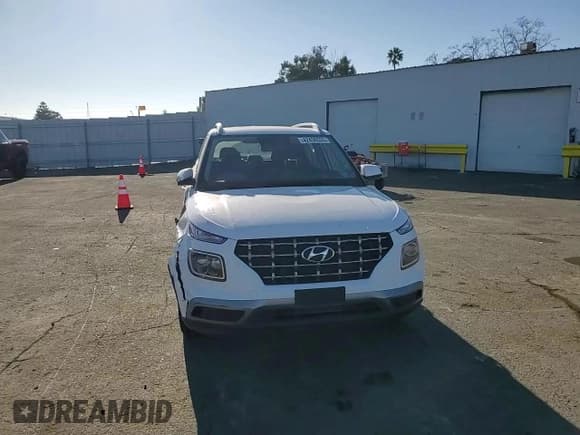 ✅ 2024 Hyundai Venue SEL • VIN: KMHRC8A32RU332898 • Lot: 42436535. Listed on Copart with 5,029 mi. Free auction sales archive from the USA and detailed vehicle history report at DreamBid. Image 11.