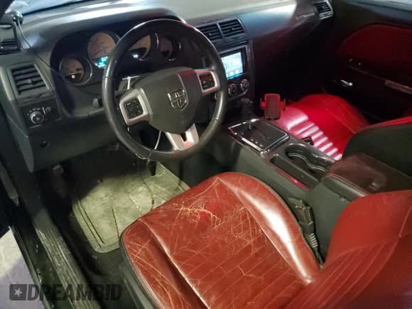 ✅ 2014 Dodge Challenger SXT Plus • VIN: 2C3CDYAG5EH181874 • Lot: 75303464. Wystawiony na Copart z przebiegiem 152 085 mil. Bezpłatny archiwum sprzedaży aukcyjnych z USA i szczegółowy raport historii pojazdu na DreamBid. Zdjęcie 8.