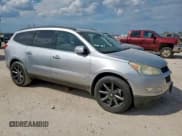 ✅ 2010 Chevrolet Traverse 1LT • VIN: 1GNLRFED9AS114464 • Lot: 85860615. Wystawiony na Copart z przebiegiem 215 104 mil. Bezpłatny archiwum sprzedaży aukcyjnych z USA i szczegółowy raport historii pojazdu na DreamBid. Zdjęcie 4.