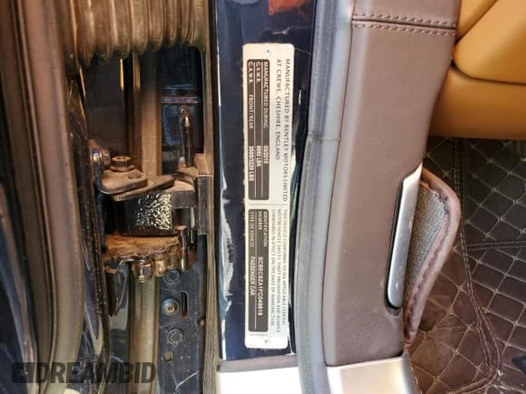 ✅ 2015 Bentley Flying Spur • VIN: SCBEC9ZA1FC049618 • Лот: 77380014. Опубликован ранее на Copart с пробегом 85 979 миль. Бесплатный доступ к архиву аукционных продаж из США и подробный отчёт об истории автомобиля на DreamBid. Изображение 12.