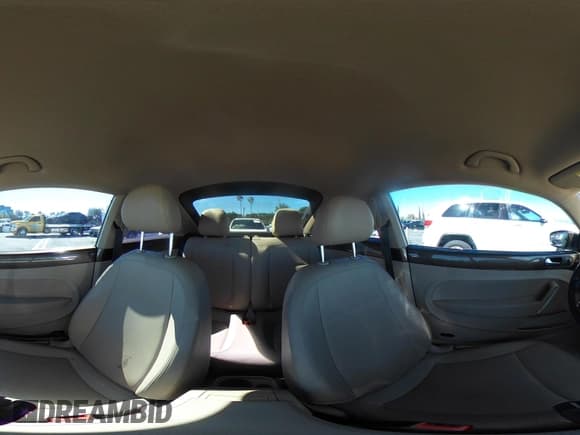 ✅ 2014 Volkswagen Beetle 2.0L TDI w/Sun/Sound/Nav • VIN: 3VWJL7AT1EM617082 • Лот: 43442124. Опубликован ранее на IAAI с пробегом 110 037 миль. Бесплатный доступ к архиву аукционных продаж из США и подробный отчёт об истории автомобиля на DreamBid. Изображение 20.