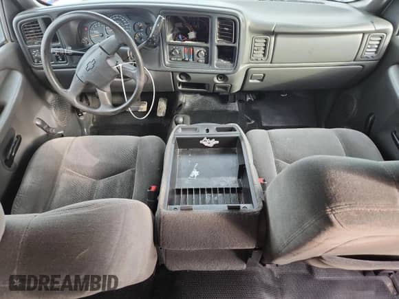 2005 Chevrolet Silverado 1500 Z71 z VIN 1GCEK19Z05Z145775, wystawiony jako Copart lot #87466235 z przebiegiem 275 711 mil mil oraz Szkoda całkowita • Salvage title. Historia ofert i sprzedaży dostępna na DreamBid. Obrazek 8.