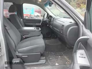 2008 Chevrolet Silverado 1500 1LT z VIN 2GCEK19CX81202153, wystawiony jako IAAI lot #43298637 z przebiegiem 205 062 mil mil oraz . Historia ofert i sprzedaży dostępna na DreamBid. Obrazek 5.