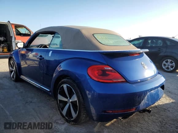 ✅ 2013 Volkswagen Beetle 2.0T R-Line • VIN: 3VW7S7AT9DM828803 • Lot: 77168824. Wystawiony na Copart z przebiegiem Nie podano. Bezpłatny archiwum sprzedaży aukcyjnych z USA i szczegółowy raport historii pojazdu na DreamBid. Zdjęcie 2.