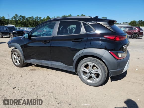 ✅ 2022 Hyundai Kona SEL • VIN: KM8K62AB0NU822411 • Лот: 80482675. Опубликован ранее на Copart с пробегом 93 799 миль. Бесплатный доступ к архиву аукционных продаж из США и подробный отчёт об истории автомобиля на DreamBid. Изображение 2.