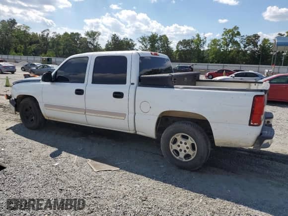 ✅ 2004 Chevrolet Silverado 1500 LS • VIN: 2GCEC13T941347409 • Лот: 70205925. Опубликован ранее на Copart с пробегом 393 526 миль. Бесплатный доступ к архиву аукционных продаж из США и подробный отчёт об истории автомобиля на DreamBid. Изображение 2.