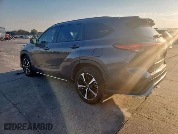 ✅ 2022 Toyota Highlander XSE • VIN: 5TDJZRAH5NS098479 • Lot: 81637625. Listed on Copart with 51,200 mi. Free auction sales archive from the USA and detailed vehicle history report at DreamBid. Image 2.