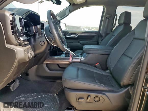 ✅ 2024 Chevrolet Silverado 1500 LTZ • VIN: 2GCPAEED9R1212742 • Lot: 57654485. Wystawiony na Copart z przebiegiem 11 844 mil. Bezpłatny archiwum sprzedaży aukcyjnych z USA i szczegółowy raport historii pojazdu na DreamBid. Zdjęcie 7.