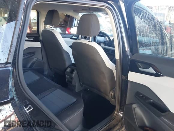 ✅ 2025 Volkswagen Taos S • VIN: 3VV5C7B29SM026439 • Lot: 43455403. Listed on IAAI with 6,915 mi. Free auction sales archive from the USA and detailed vehicle history report at DreamBid. Image 8.