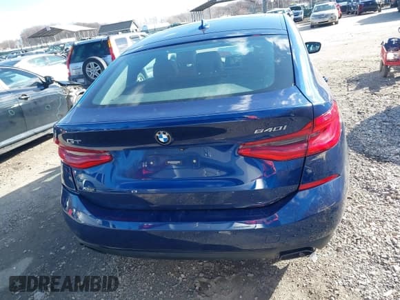 ✅ 2019 BMW 6 Series 640i xDrive • VIN: WBAJV6C52KBK08272 • Lot: 43794736. Wystawiony na IAAI z przebiegiem 51 710 mil. Bezpłatny archiwum sprzedaży aukcyjnych z USA i szczegółowy raport historii pojazdu na DreamBid. Zdjęcie 17.