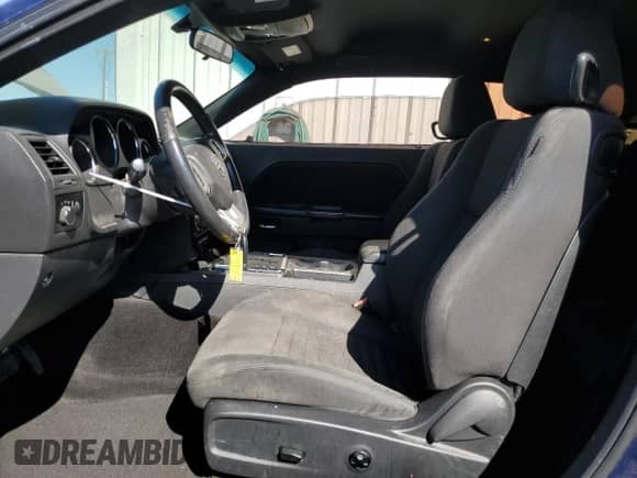 2013 Dodge Challenger SXT z VIN 2C3CDYAGXDH607458, wystawiony jako Copart lot #73729774 z przebiegiem 181 217 mil mil oraz Czysty tytuł • Clean title. Historia ofert i sprzedaży dostępna na DreamBid. Obrazek 7.