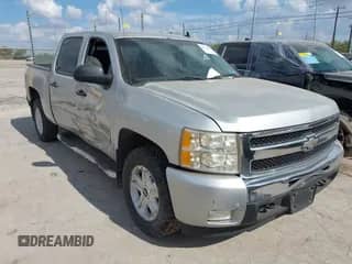 2011 Chevrolet Silverado 1500 LT z VIN 3GCPKSE35BG258438, wystawiony jako IAAI lot #43510647 z przebiegiem 212 290 mil mil oraz . Historia ofert i sprzedaży dostępna na DreamBid. Obrazek 1.