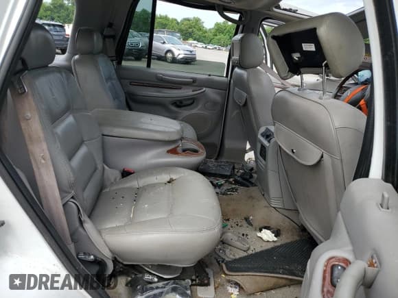 ✅ 2002 Lincoln Navigator • VIN: 5LMEU27R82LJ04188 • Лот: 66184655. Опубликован ранее на Copart с пробегом Не указан. Бесплатный доступ к архиву аукционных продаж из США и подробный отчёт об истории автомобиля на DreamBid. Изображение 11.