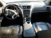 ✅ 2010 Chevrolet Traverse 2LT • VIN: 1GNLVGED6AS134575 • Lot: 74089544. Wystawiony na Copart z przebiegiem 137 781 mil. Bezpłatny archiwum sprzedaży aukcyjnych z USA i szczegółowy raport historii pojazdu na DreamBid. Zdjęcie 8.