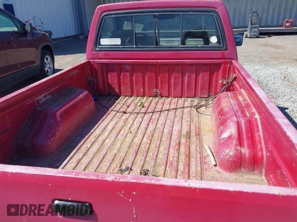 ✅ 1992 Isuzu Pickup S • VIN: 4S1CL11L1N4220825 • Lot: 42413712. Listed on IAAI with 184,343 mi. Free auction sales archive from the USA and detailed vehicle history report at DreamBid. Image 8.