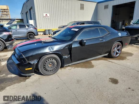 2014 Dodge Challenger SXT z VIN 2C3CDYAG5EH100467, wystawiony jako Copart lot #85343015 z przebiegiem 169 078 mil mil oraz Szkoda całkowita • Salvage title. Historia ofert i sprzedaży dostępna na DreamBid. Obrazek 1.