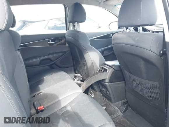 ✅ 2019 Kia Sorento LX • VIN: 5XYPG4A31KG455415 • Lot: 43394057. Wystawiony na IAAI z przebiegiem 86 509 mil. Bezpłatny archiwum sprzedaży aukcyjnych z USA i szczegółowy raport historii pojazdu na DreamBid. Zdjęcie 8.